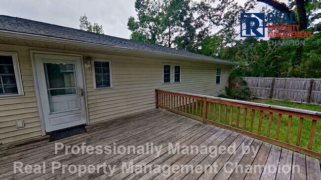 Building Photo - Charming 3 BD/2 BA Home Just 2 Miles from Camp Lejeune Main Gate