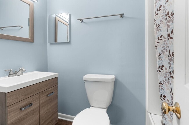 Building Photo - 5011-5013 Three Oaks Rd