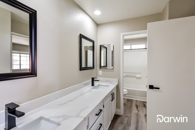 Building Photo - 2516 Silver Shadow Dr