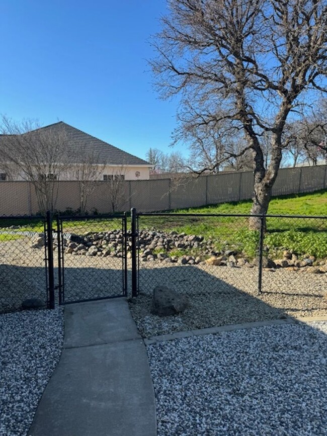Building Photo - Beautiful 4 Bedroom in Cottonwood