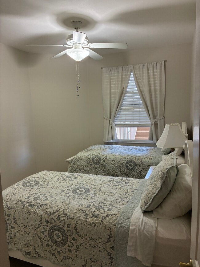 Building Photo - 4009 Palm Tree Blvd