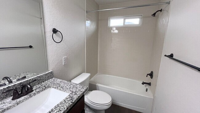 Building Photo - Gorgeous 3-Bed Townhome with Private Yard ...