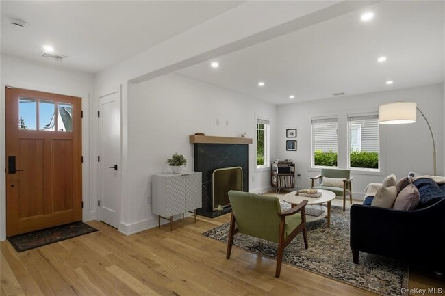 Building Photo - 525 3rd St