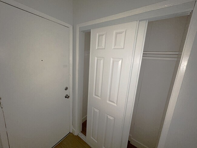 Building Photo - 535 S Catalina St