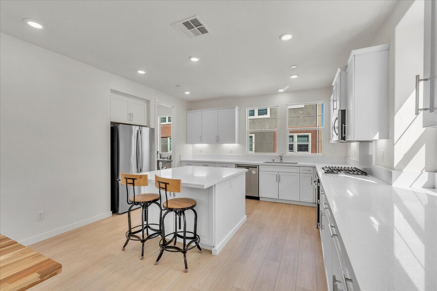 Building Photo - 27116 Valley Oak Pl