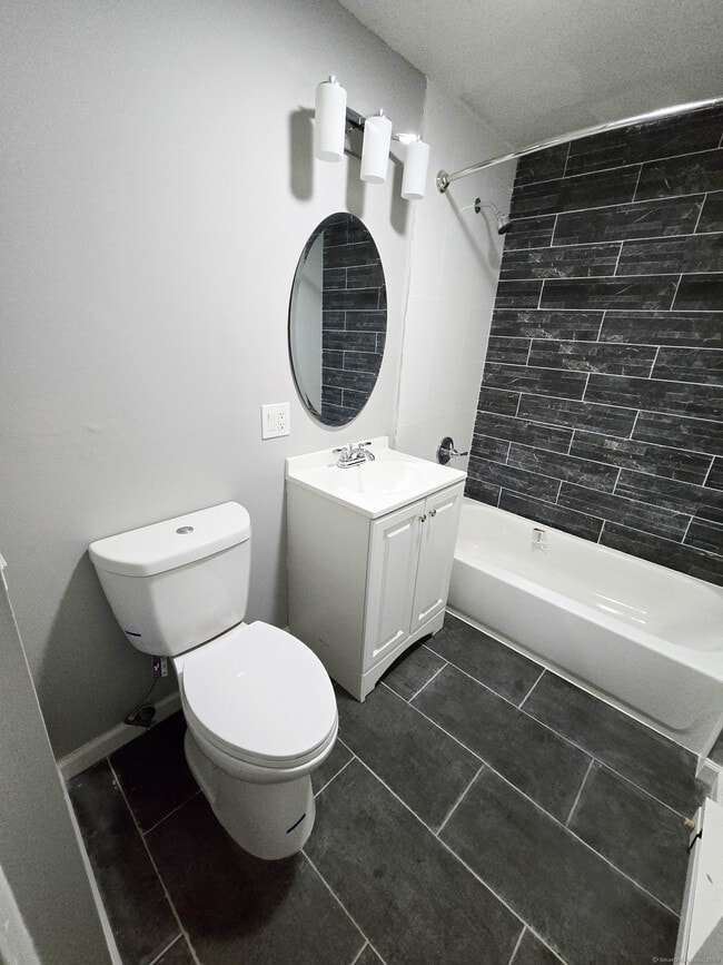 Building Photo - 652 Watertown Ave