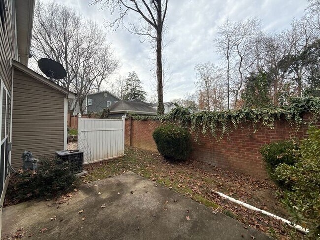 Building Photo - T.R. Lawing Realty Property