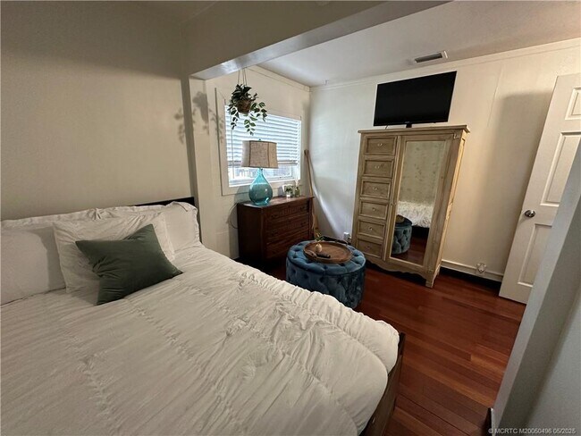 Building Photo - 4490 NE Indian River Dr