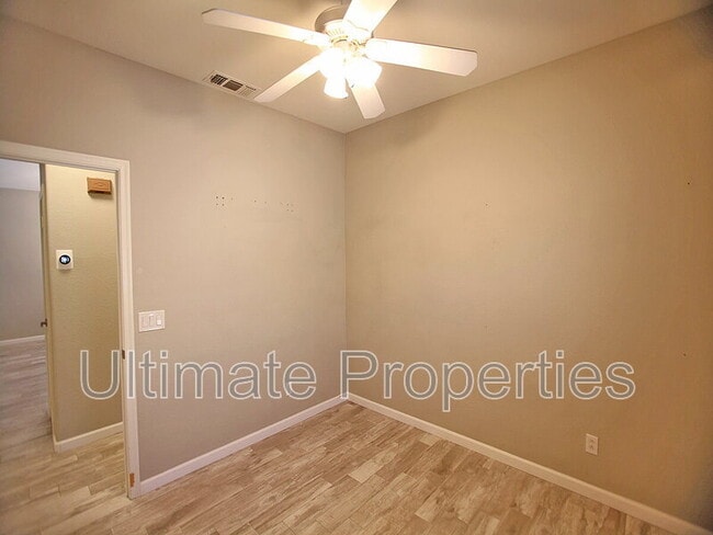 Building Photo - 3926 W Hackamore Dr
