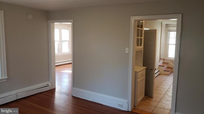 Building Photo - 555 Barrett Ave