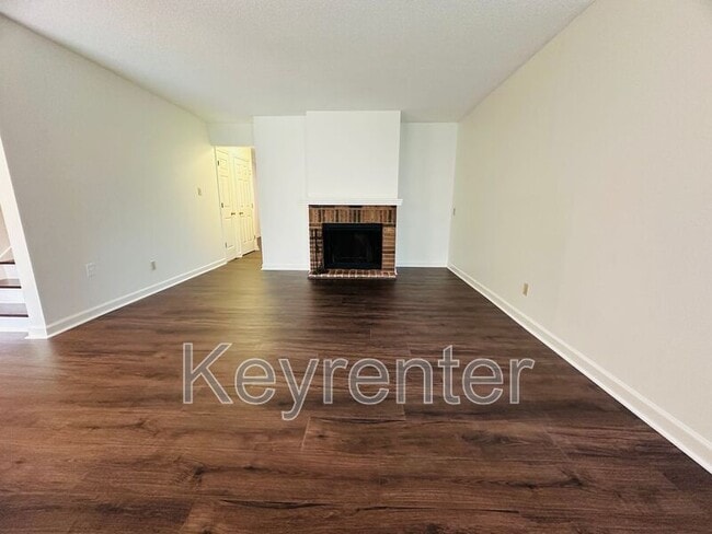 Building Photo - 132 Durwood Rd