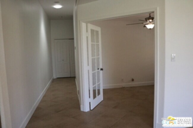 Building Photo - 68 Oak Tree Dr