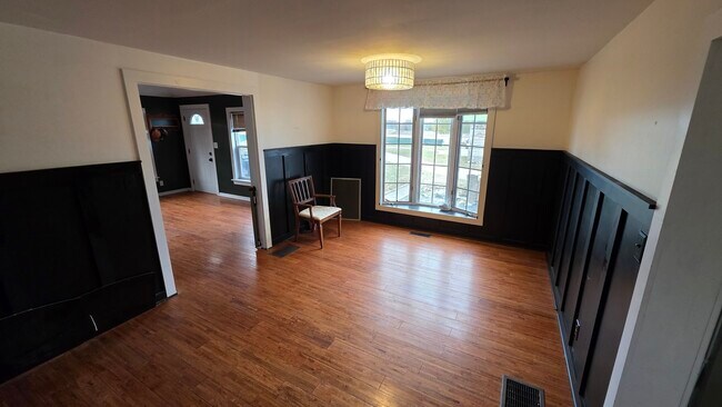 Building Photo - 3494 Howlett Rd