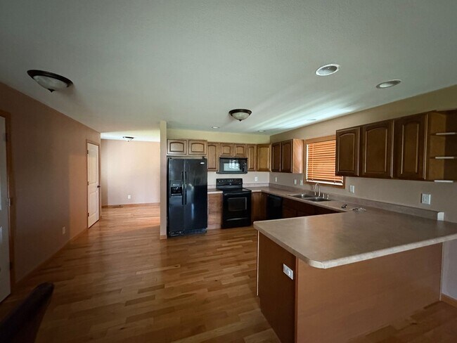 Building Photo - 2-bedroom, 2-bath Duplex in Champaign, IL