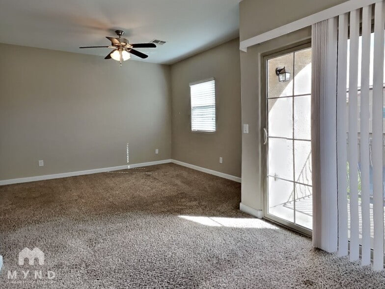 Building Photo - 1367 S Country Club Dr