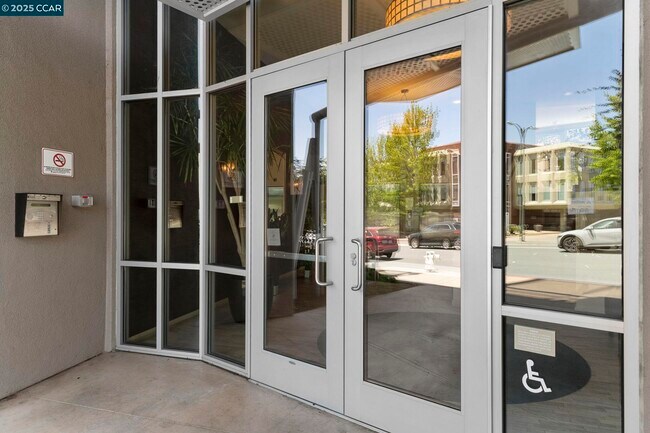Building Photo - 555 Ygnacio Valley Rd