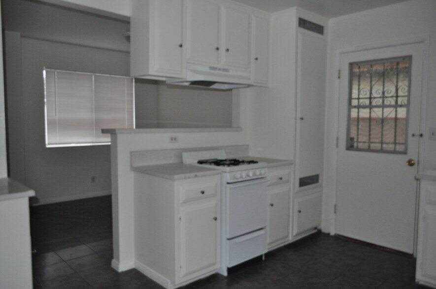 Primary Photo - 4059 W 137th St