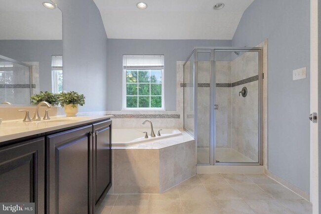 Building Photo - 9850 Solar Course