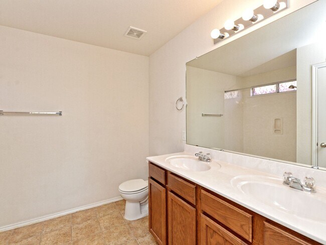 Building Photo - Spacious 2 story with cul-de-sac location