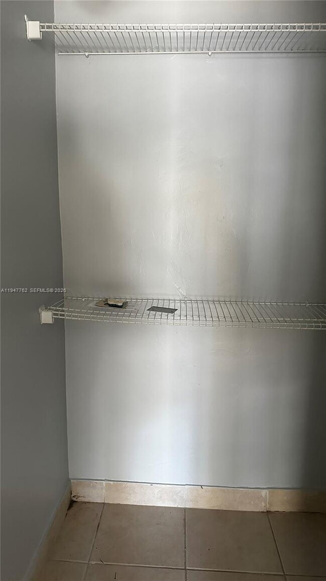 Building Photo - 732 Moffett St