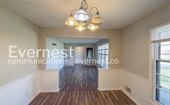 Building Photo - 13002 Crystal Ave