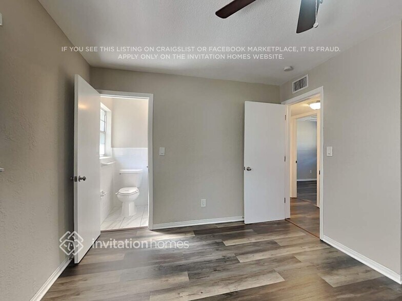 Building Photo - 3944 Porpoise Dr SE