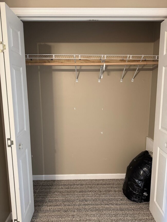Building Photo - Candler - 2 Bedroom Available Now