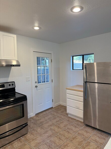 Building Photo - 1373 Real Way Ln
