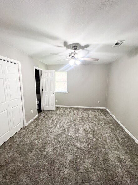 Building Photo - 6021 Camellia Dr