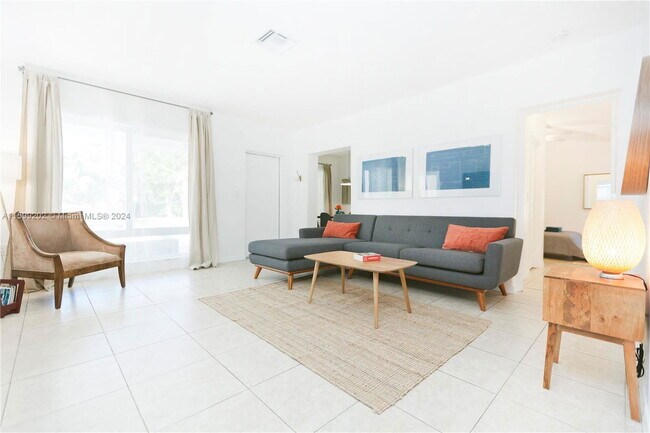 Building Photo - Northeast 132nd Street, North Miami, FL 33...