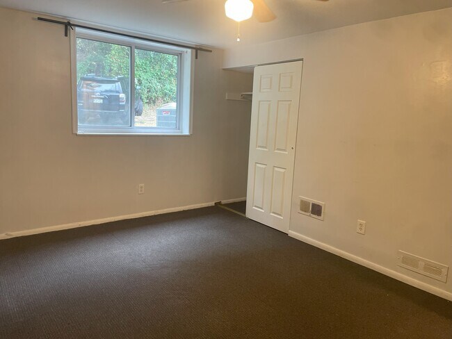 Building Photo - 260 Greenough St