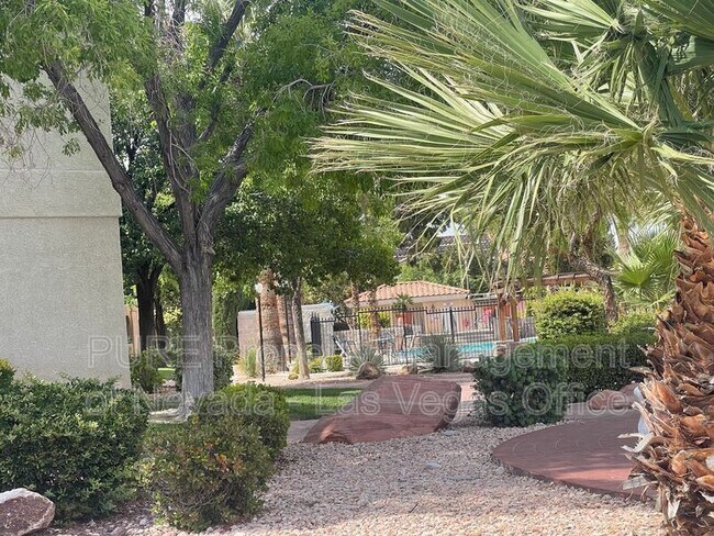 Building Photo - 8452 Boseck Dr