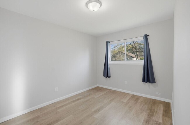 Building Photo - Come see your new home!