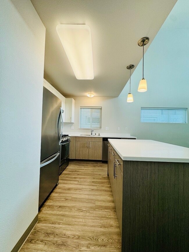 Building Photo - 6 E 12th Ave