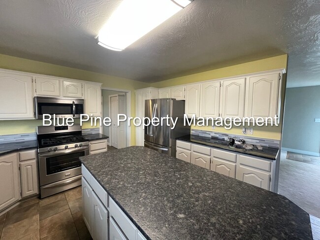 Building Photo - 810 Tennis Ct Dr