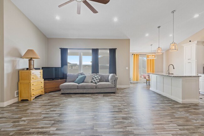 Building Photo - Partially furnished Twin home in Rigby