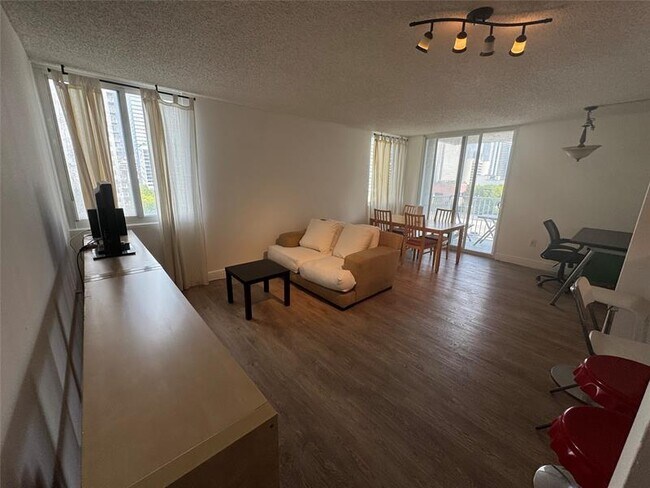 Building Photo - 850 N Miami Ave