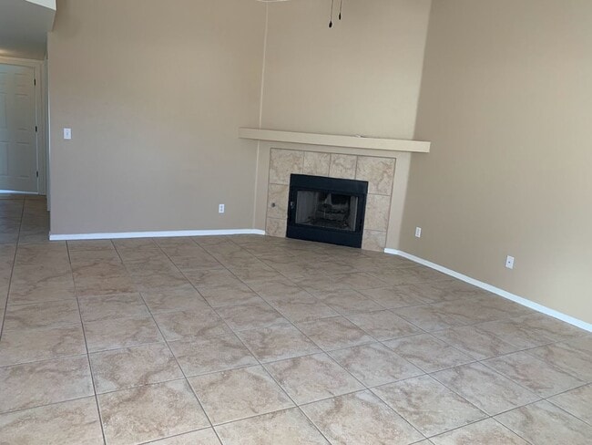 Building Photo - 9108 E Esperanza Dr