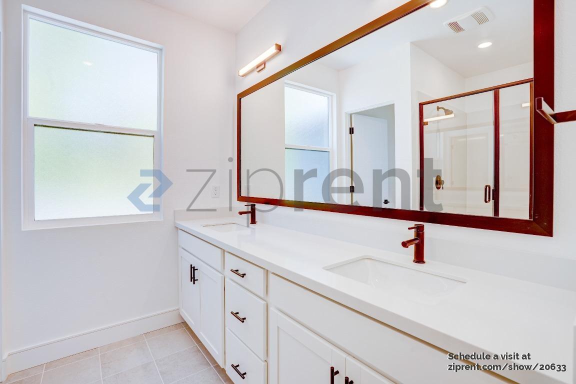 Building Photo - 2203 Versaro Dr