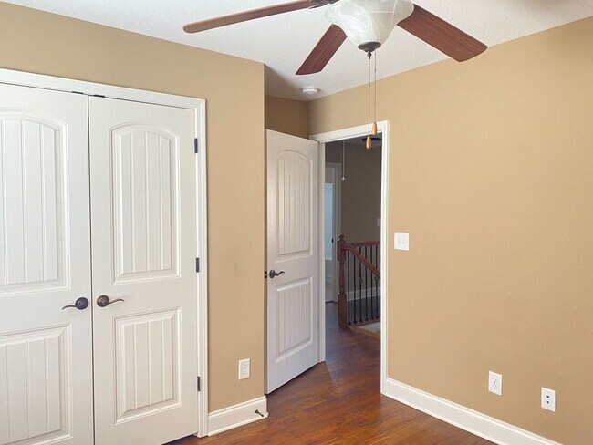 Building Photo - Beautiful Home! 4 Bed 2.5 Bath! Rossview S...