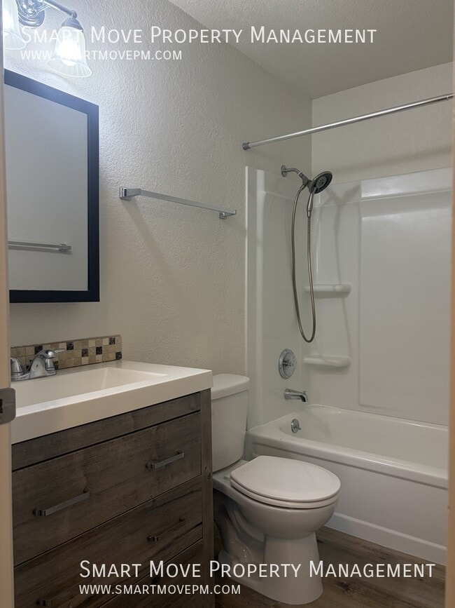 Building Photo - 2561 Targee-
