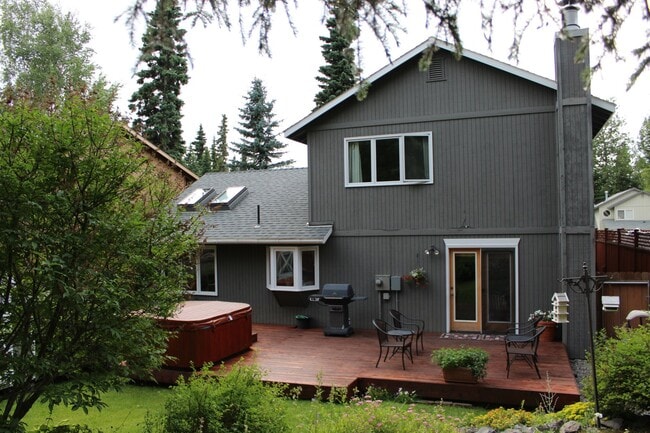 Building Photo - 3 Bedroom Home in South Anchorage w/ Fence...
