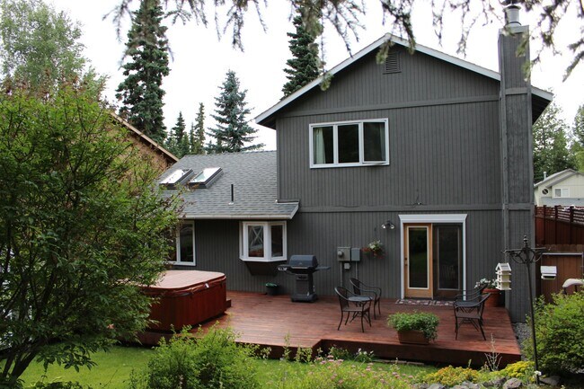 Building Photo - 3 Bedroom Home in South Anchorage w/ Fenced Yard!