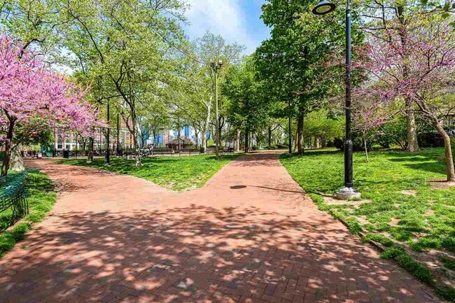 Building Photo - 1000 Hudson St