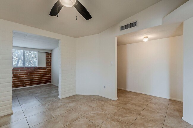 Building Photo - 1437 E Lester St