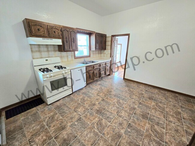 Building Photo - Washer & Dryer Now Provided
