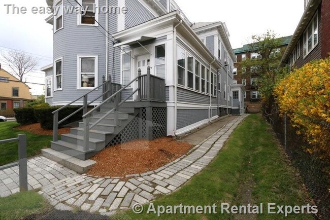 Building Photo - 44 Central St