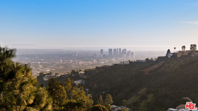 Building Photo - 2001 Sunset Plaza Dr