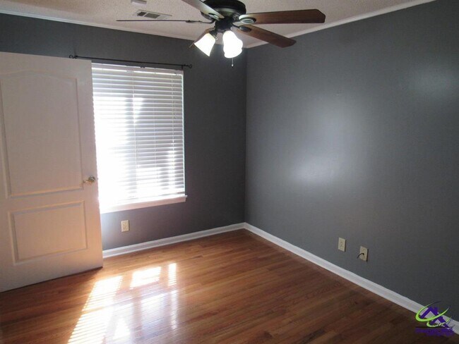 Building Photo - 100 Sunchase Ct