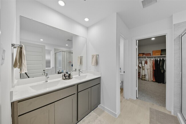 Building Photo - 1638 Westway Dr